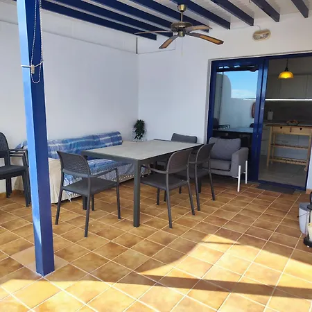 Dom wakacyjny La Casita Your Ocean-view House In *